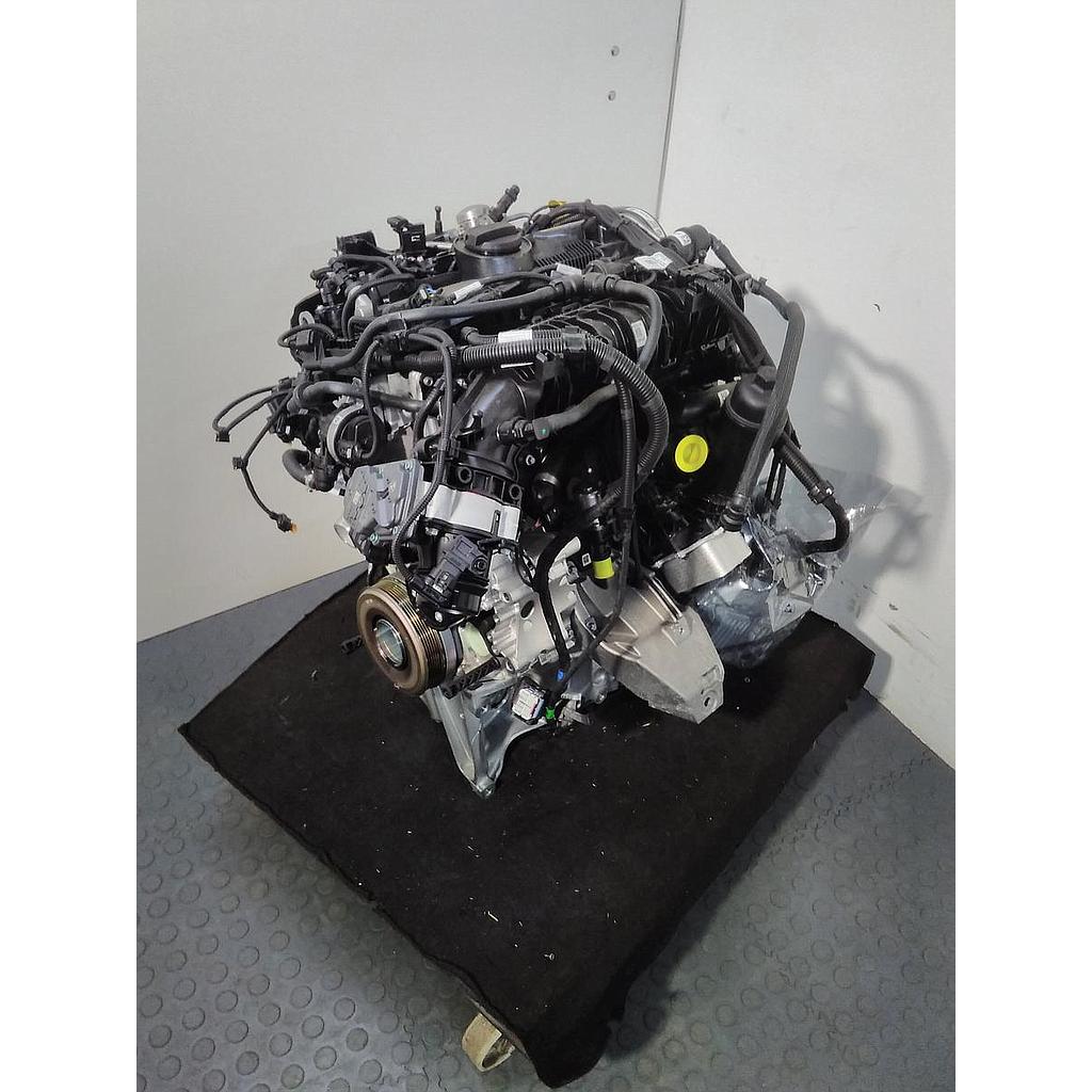 Motor mit Anbauteilen Benzin (Kopie)